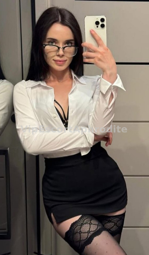 YANA — elite escort in Paris